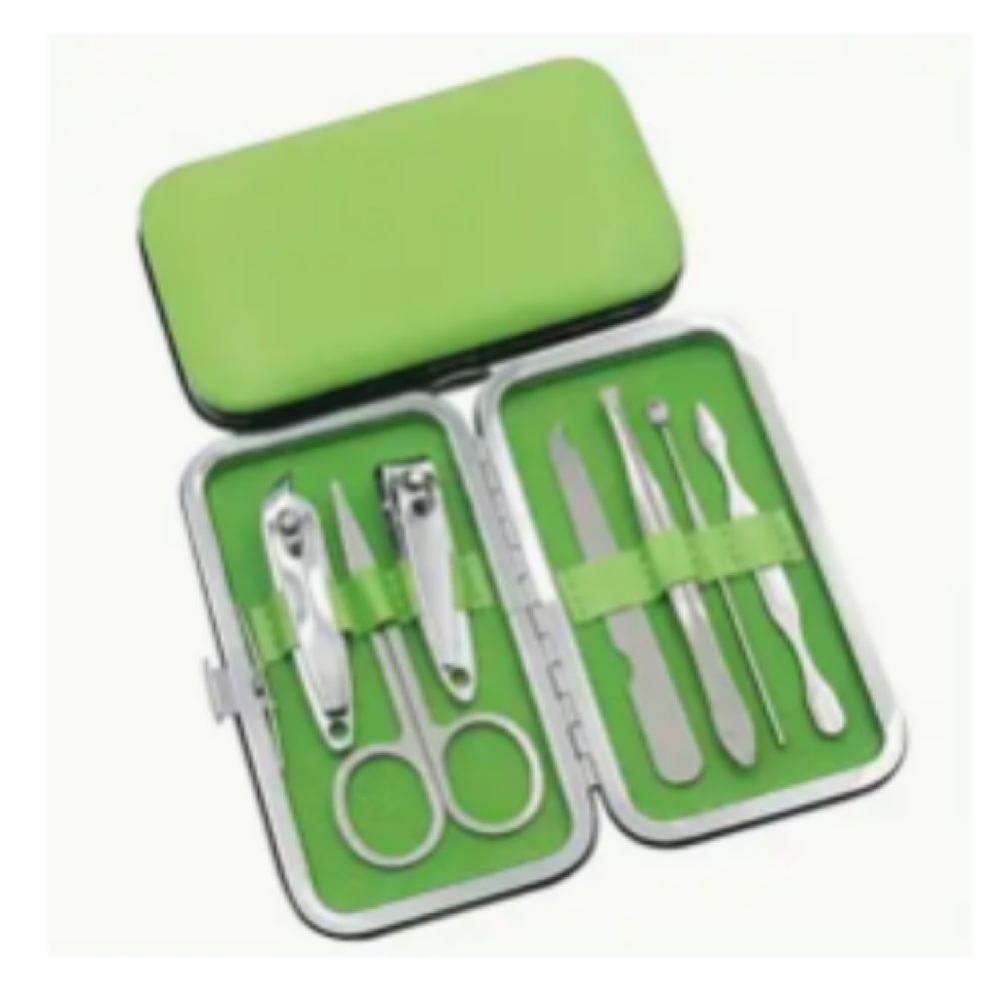 NWT 7pc Manicure Set in Case